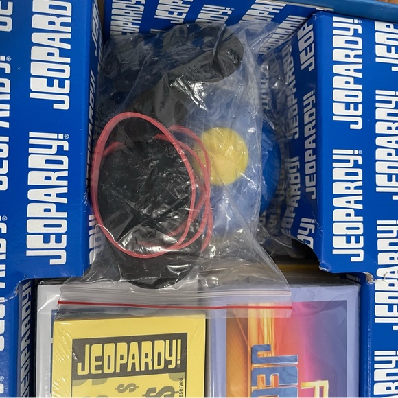 Jeopardy Deluxe Edition Board Game-America's Favorite Quiz Show - Picture 7 of 11